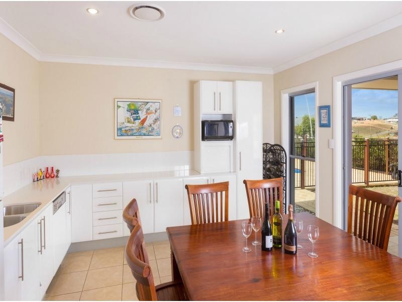 18 Ascot Crescent, Samford Valley QLD 4520