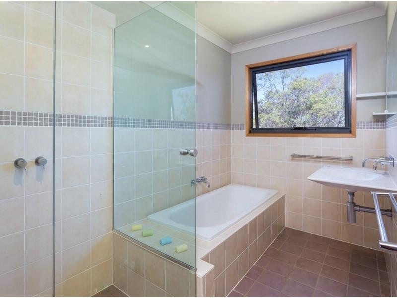44 Pacific Vista Court, Ocean View QLD 4521