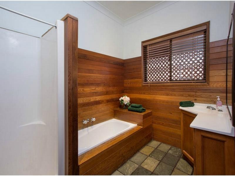 24 Fitzgerald Court, Clear Mountain QLD 4500