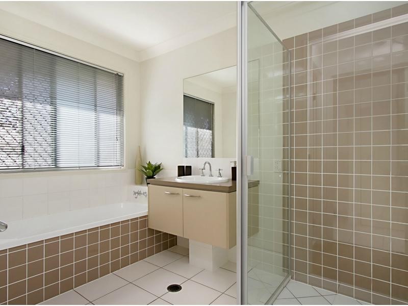 65 Kirri Avenue, Petrie QLD 4502