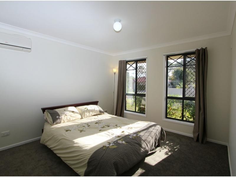 33 Blue Mountain Crescent, Warner QLD 4500