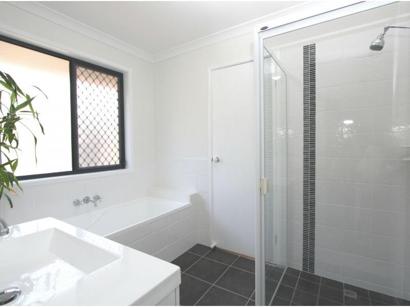33 Blue Mountain Crescent, Warner QLD 4500
