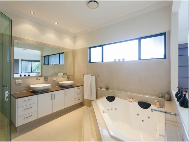 9 Ashwood Court, Samford Valley QLD 4520