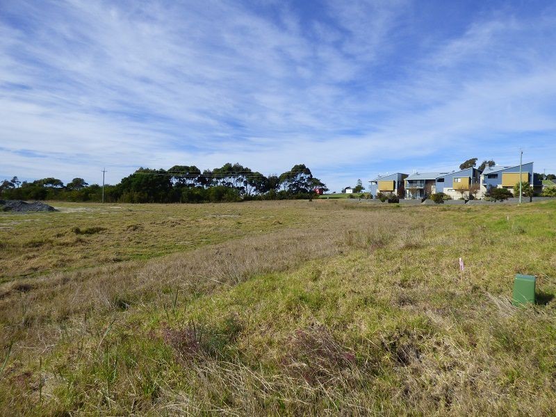 00 CNR BARCLAY & WAVE Street, Eden NSW 2551