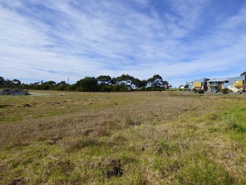 00 CNR BARCLAY & WAVE Street, Eden NSW 2551
