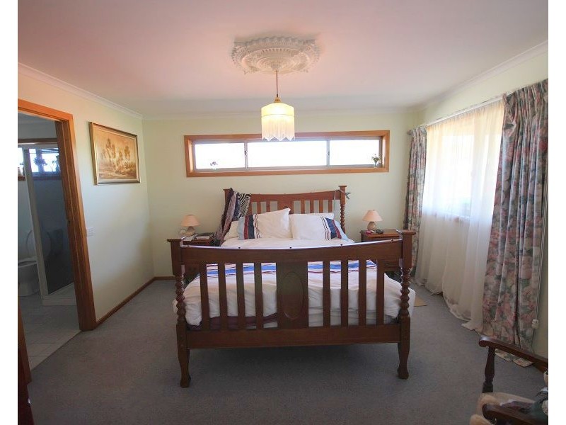4 Flinders Street, Eden NSW 2551