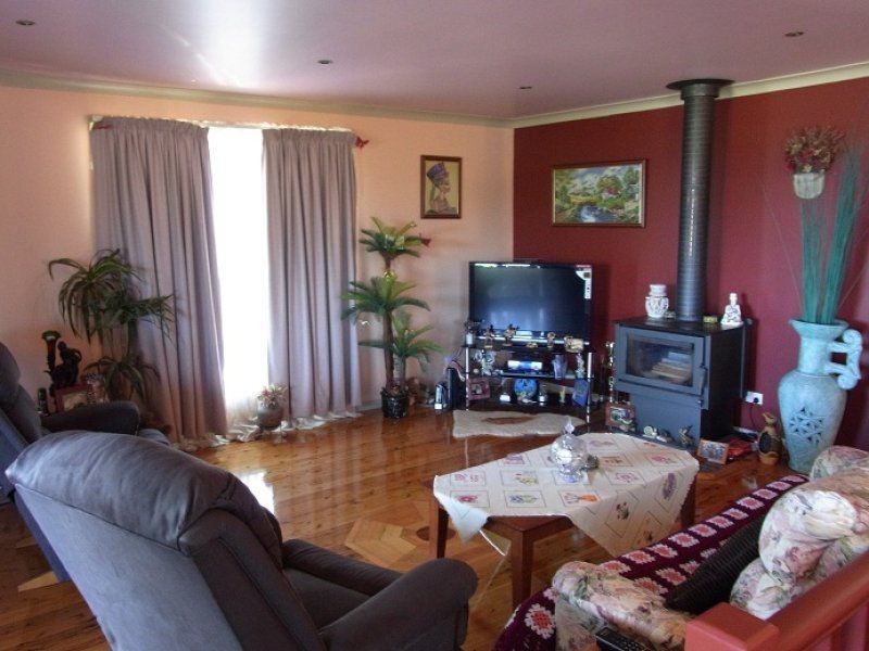 8 Hollydale Place, Eden NSW 2551