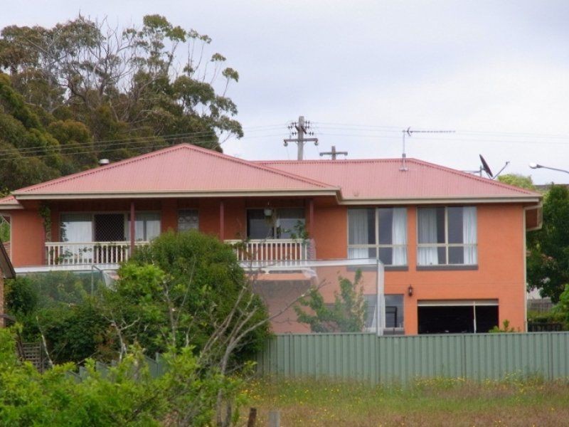 8 Hollydale Place, Eden NSW 2551