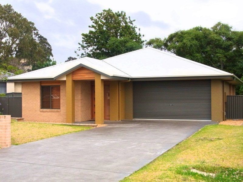 7 Dolphin Crescent, Eden NSW 2551