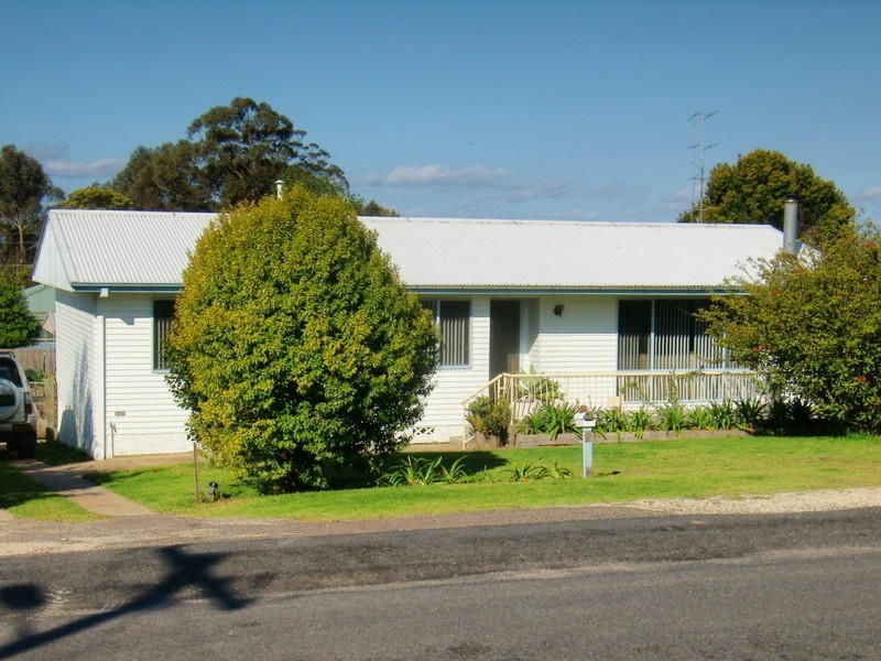 8 Flinders Street, Eden NSW 2551