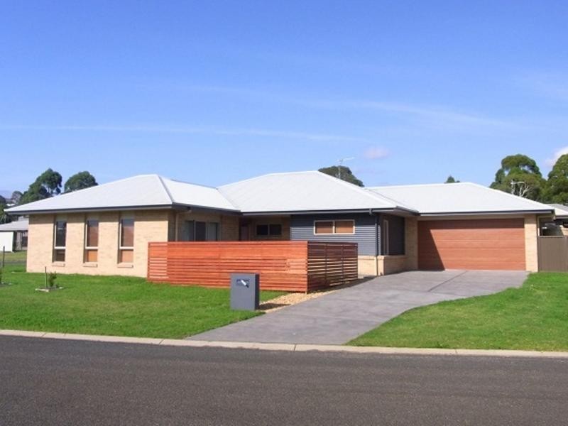 9 Wave Street, Eden NSW 2551