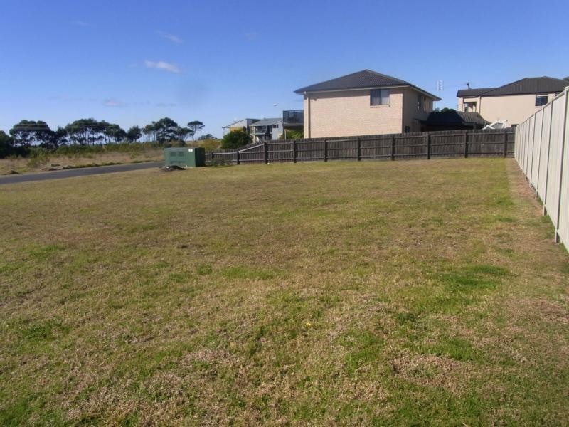 11 Lake Street North, Eden NSW 2551