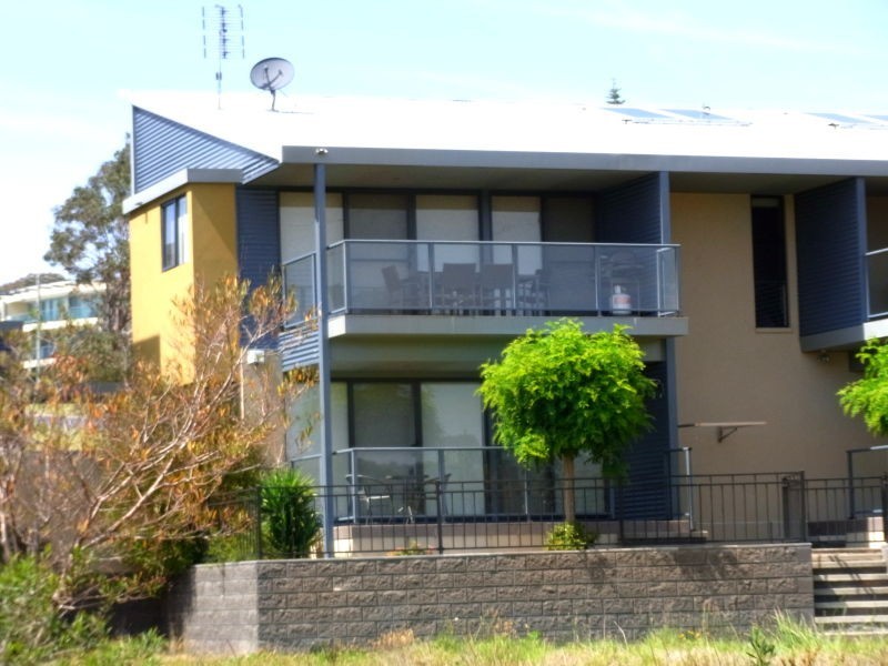 Unit 3/2 Lake Street, Eden NSW 2551