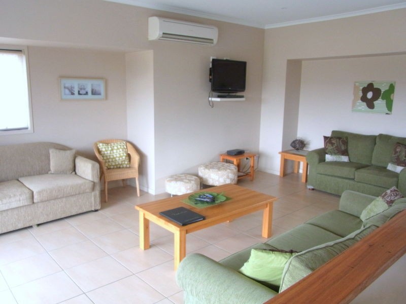 Unit 3/2 Lake Street, Eden NSW 2551