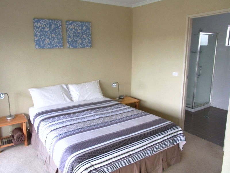 Unit 3/2 Lake Street, Eden NSW 2551