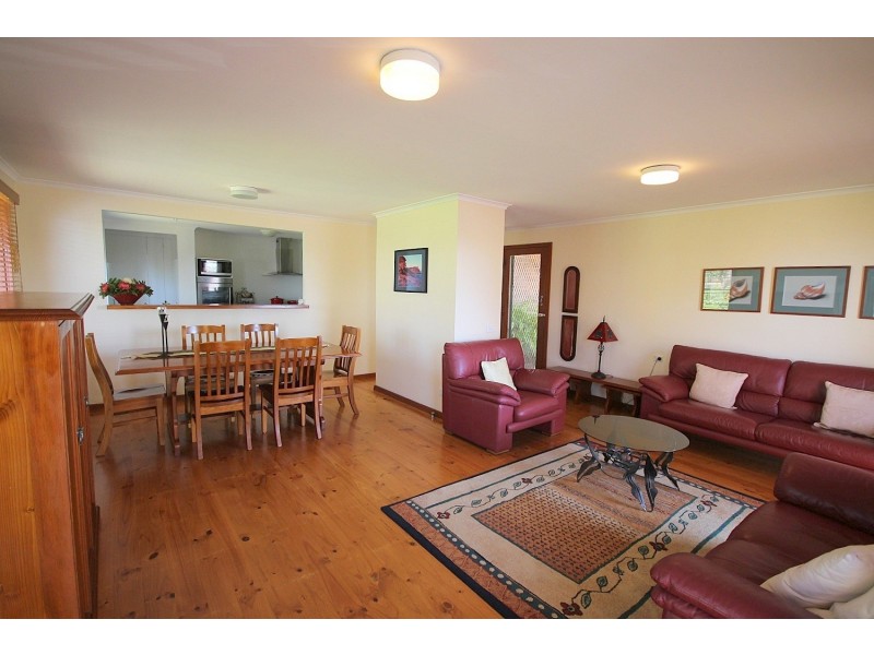 16 Bay St, Eden NSW 2551