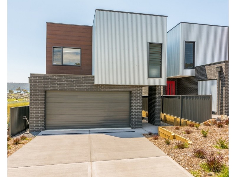 3/10 Lake Street, Eden NSW 2551