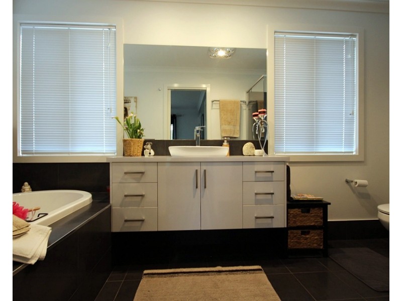 37 Trumpeter Ave, Eden NSW 2551