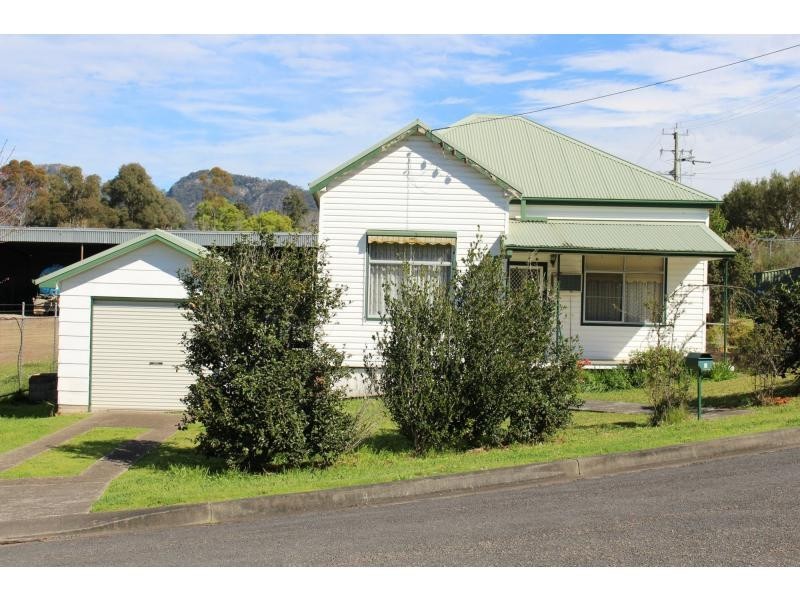 9 Railway Street North, Gloucester NSW 2422