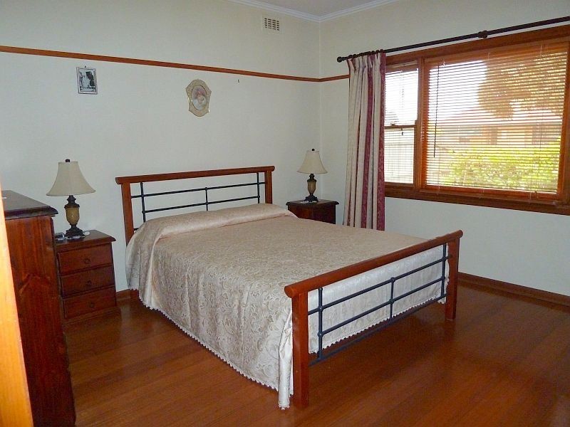 21 Thomas Street, Airport West VIC 3042