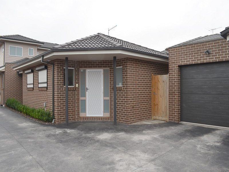 2/12 Arvern Avenue, Avondale Heights VIC 3034