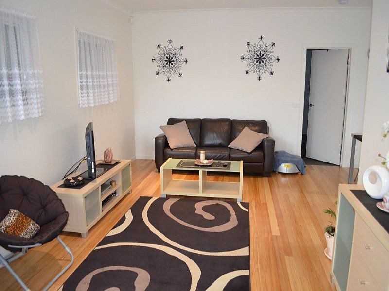 2/12 Arvern Avenue, Avondale Heights VIC 3034