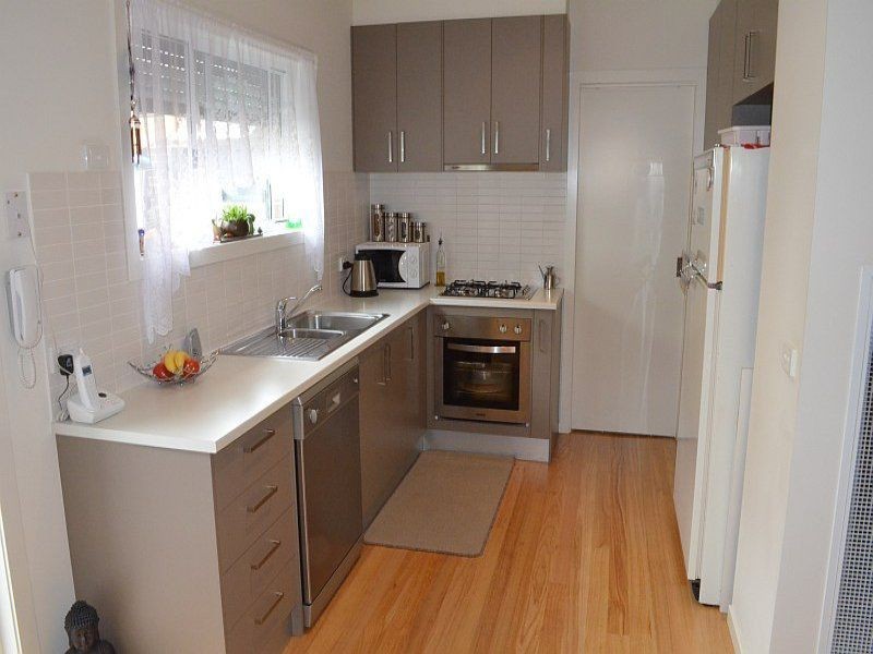 2/12 Arvern Avenue, Avondale Heights VIC 3034