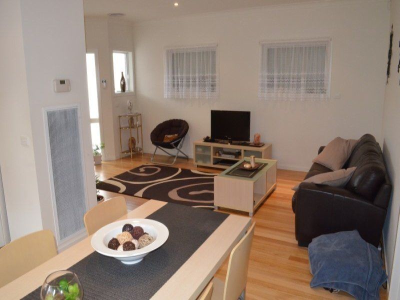 2/12 Arvern Avenue, Avondale Heights VIC 3034