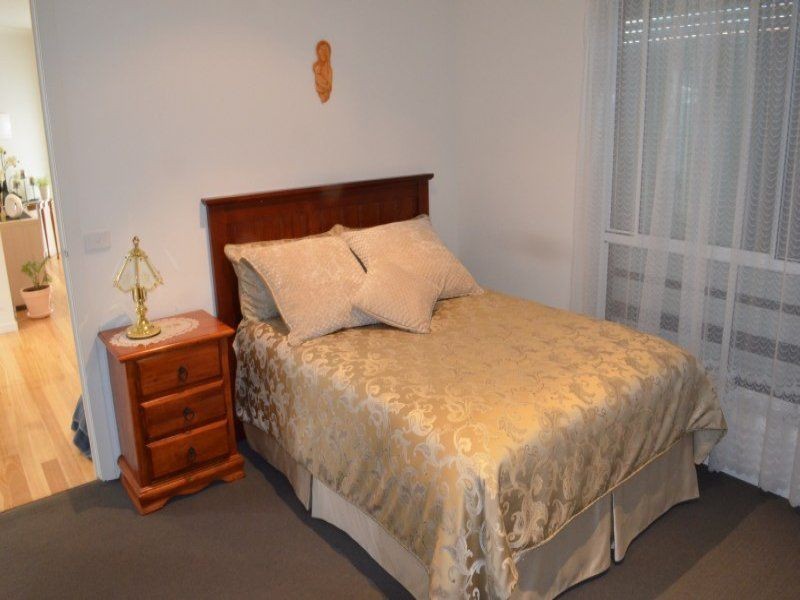 2/12 Arvern Avenue, Avondale Heights VIC 3034