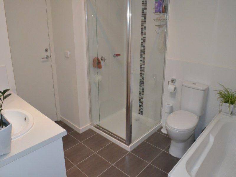 2/12 Arvern Avenue, Avondale Heights VIC 3034