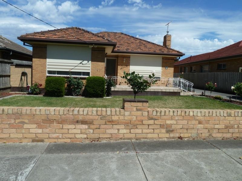 5 Arvern Avenue, Avondale Heights VIC 3034