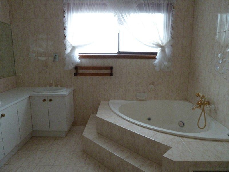 Avondale Heights VIC 3034