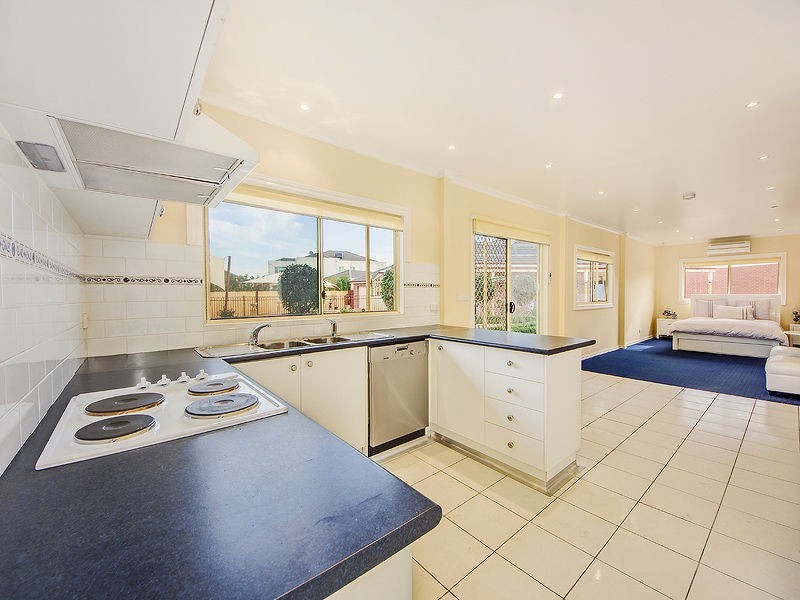 Taylors Lakes VIC 3038