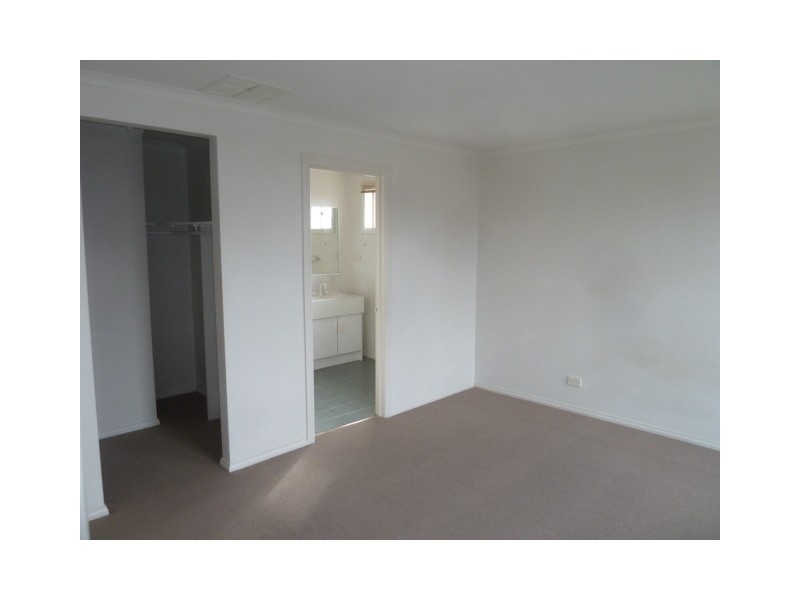 127 Military Road, Avondale Heights VIC 3034