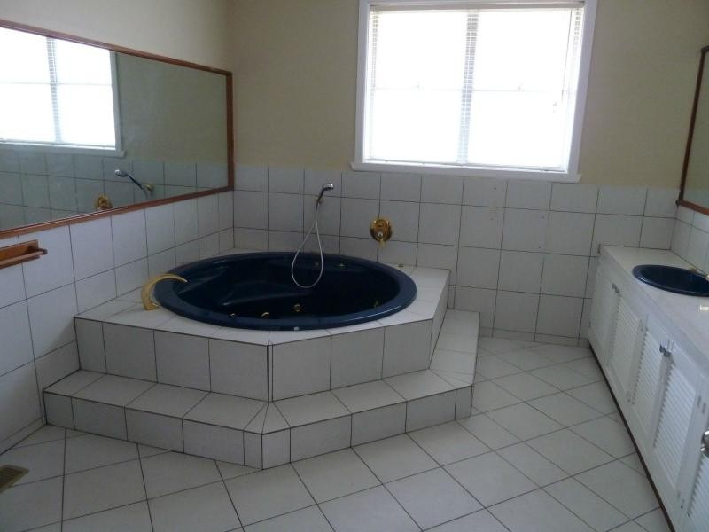 29 Montpellier Drive, Avondale Heights VIC 3034