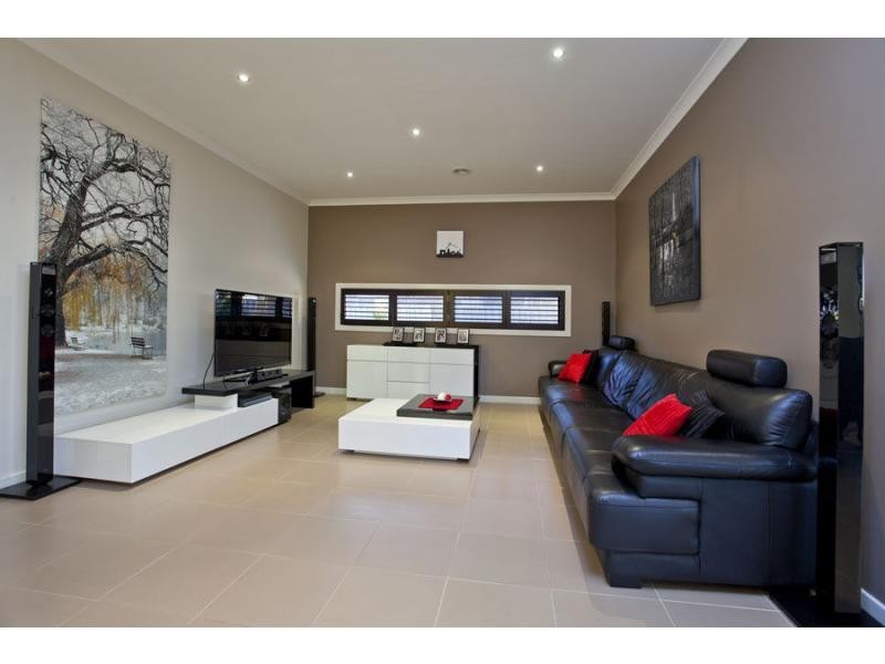 Caroline Springs VIC 3023