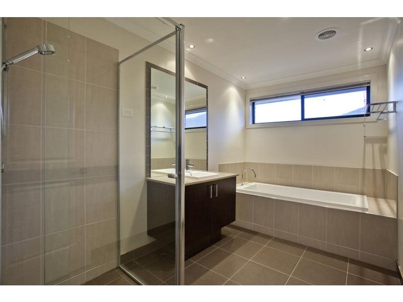 Caroline Springs VIC 3023