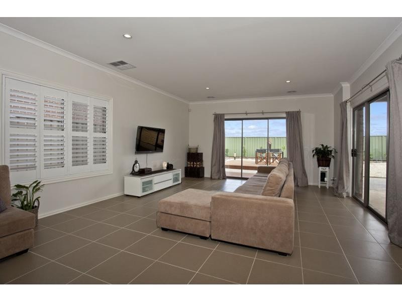 Caroline Springs VIC 3023