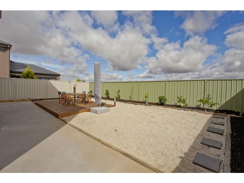 Caroline Springs VIC 3023