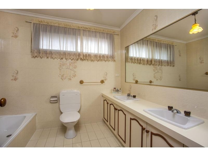 3 Brighton Court, Avondale Heights VIC 3034