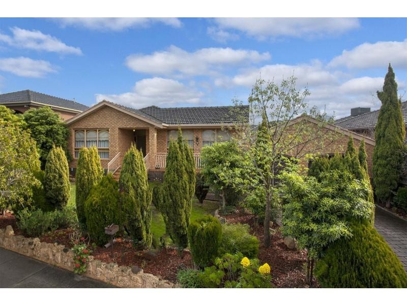5 Larwood Close, Avondale Heights VIC 3034