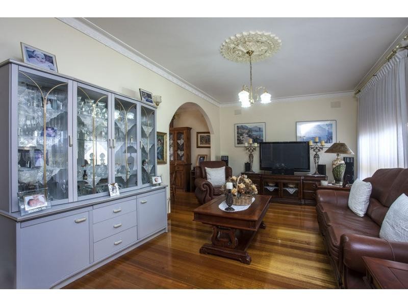 5 Larwood Close, Avondale Heights VIC 3034