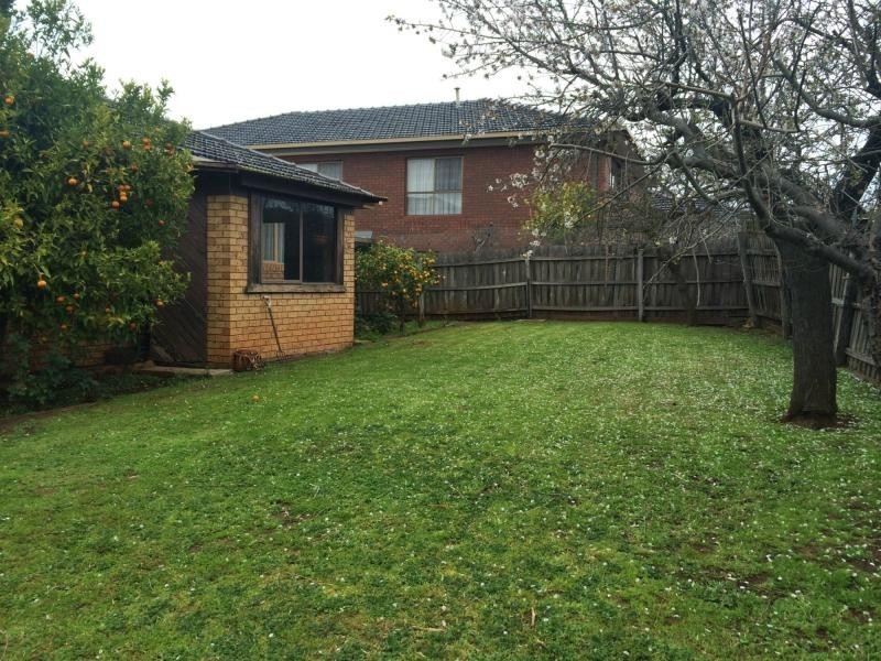5 Larwood Close, Avondale Heights VIC 3034