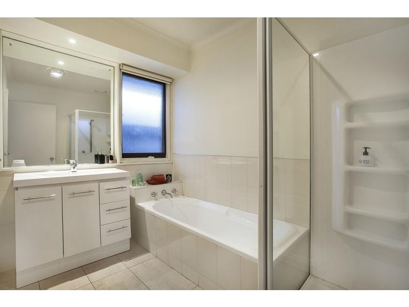 1 Christina Court, Avondale Heights VIC 3034