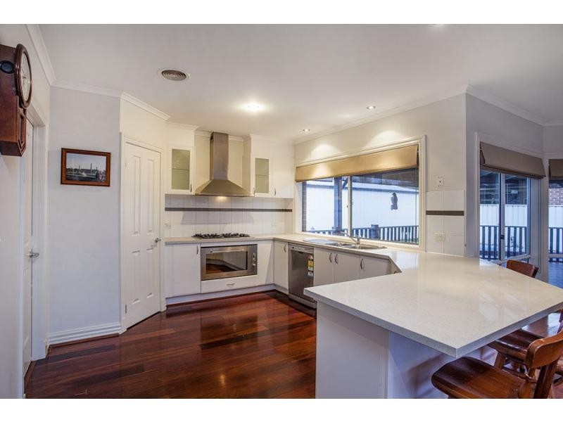 8 Betchworth Close, Caroline Springs VIC 3023