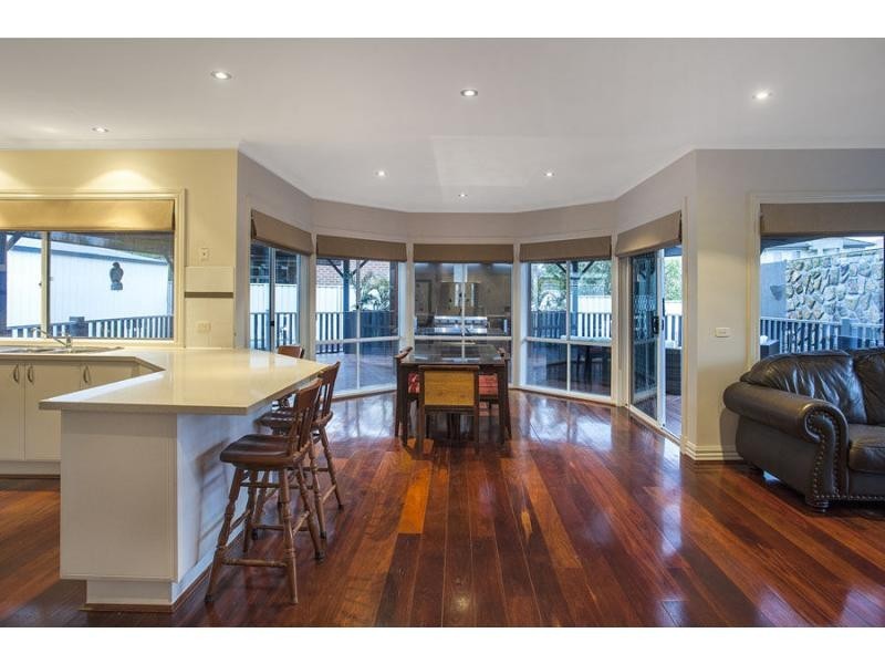 8 Betchworth Close, Caroline Springs VIC 3023