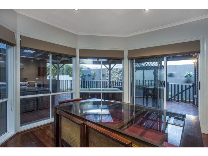 8 Betchworth Close, Caroline Springs VIC 3023