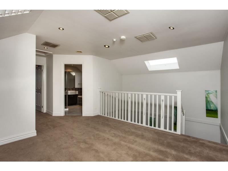 8 Betchworth Close, Caroline Springs VIC 3023