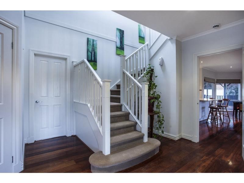 8 Betchworth Close, Caroline Springs VIC 3023