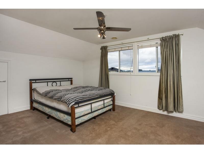 8 Betchworth Close, Caroline Springs VIC 3023